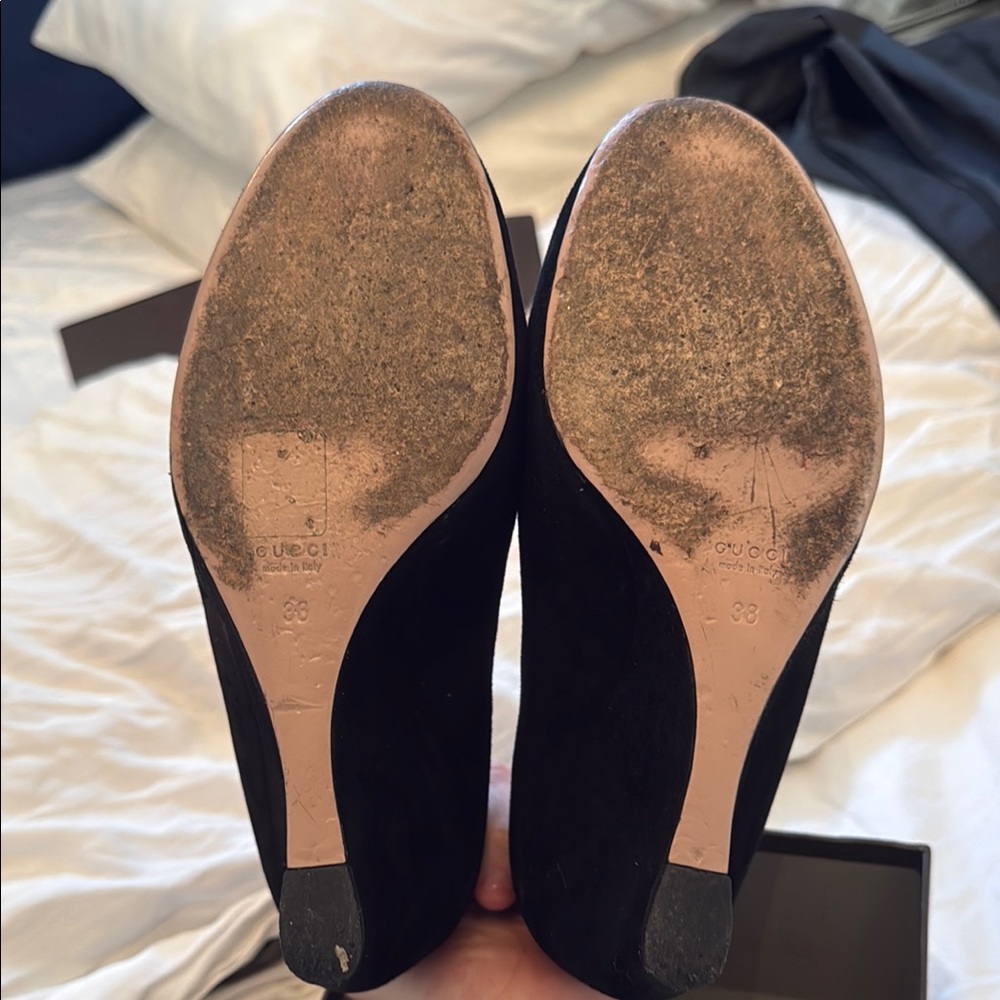 Gucci Black Wedge Shoes with Elegant Design - Picture 3 of 6